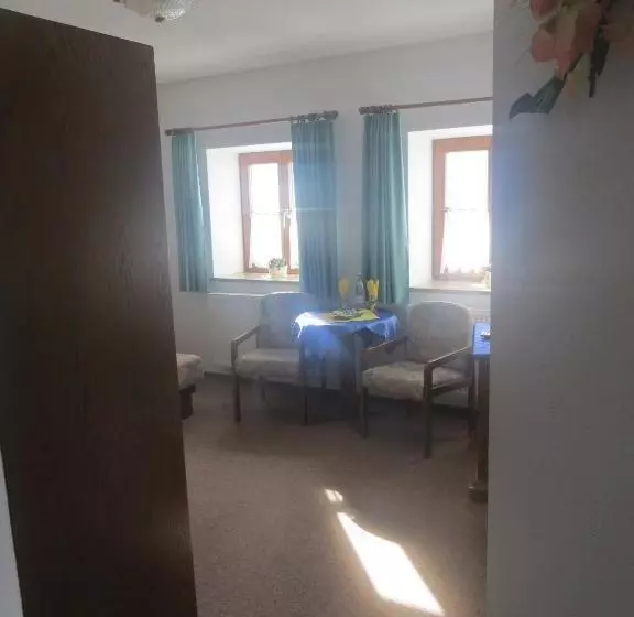 ペンション Berggasthof Oberkälberstein