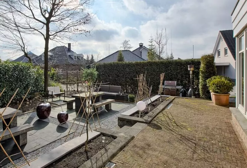 Aamiaismajoitus (B&B) Villa Eltins