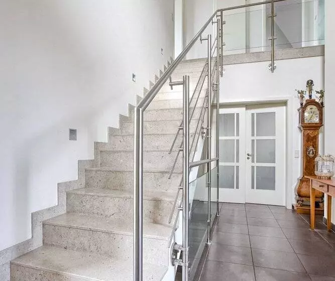 Aamiaismajoitus (B&B) Villa Eltins