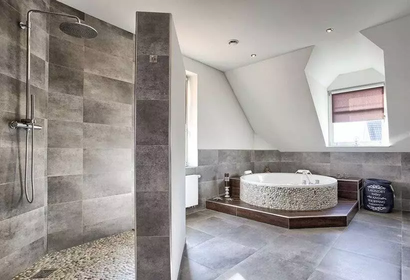 Aamiaismajoitus (B&B) Villa Eltins