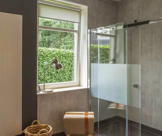 Aamiaismajoitus (B&B) Villa Eltins