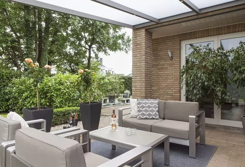 Aamiaismajoitus (B&B) Villa Eltins