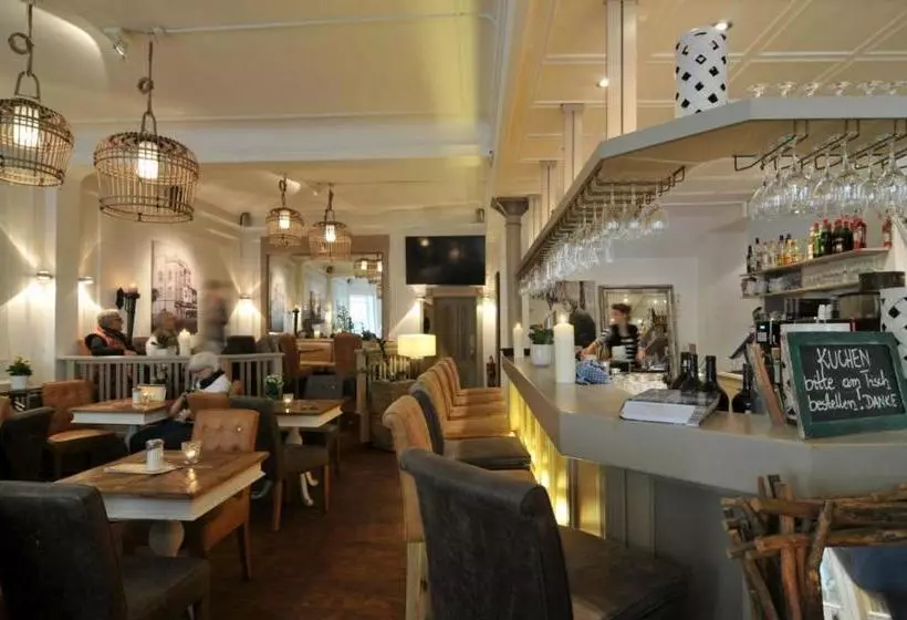 پانسیون Café Orth