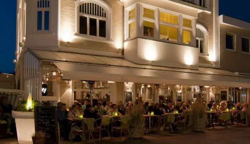 پانسیون Café Orth