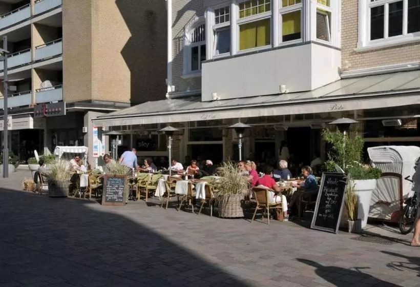 پانسیون Café Orth