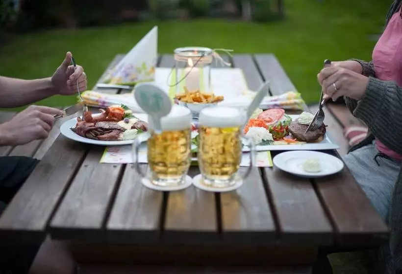 پانسیون Landgasthof Hotel Sauer