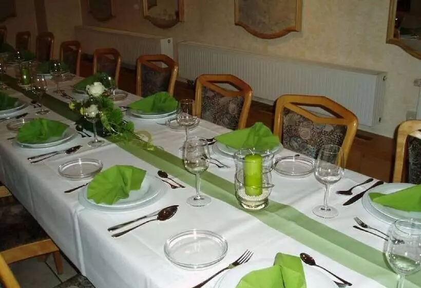 پانسیون Landgasthof Hotel Sauer