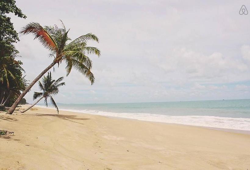 הוסטל Thai Muang Resort