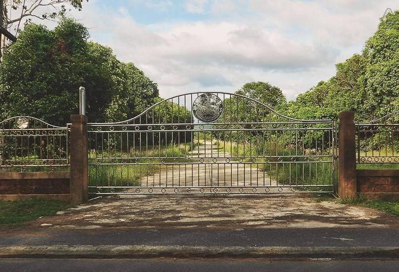 הוסטל Thai Muang Resort