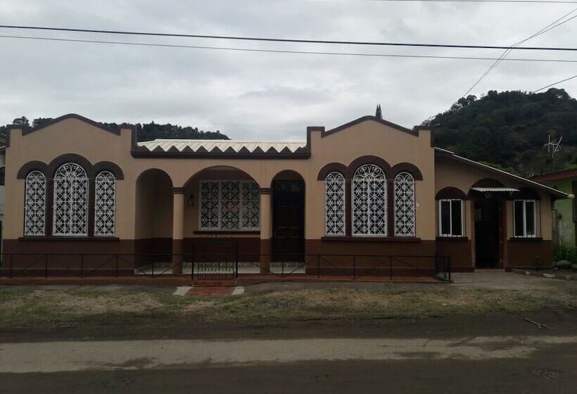 ペンション Blasina Hostal   Hostel