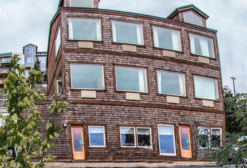 הוסטל Three Arch Inn