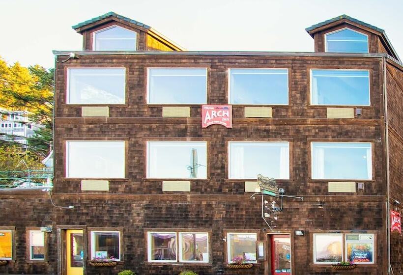 הוסטל Three Arch Inn