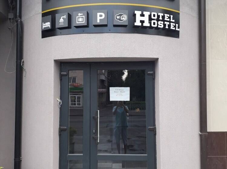 Full House Capsule Hostel