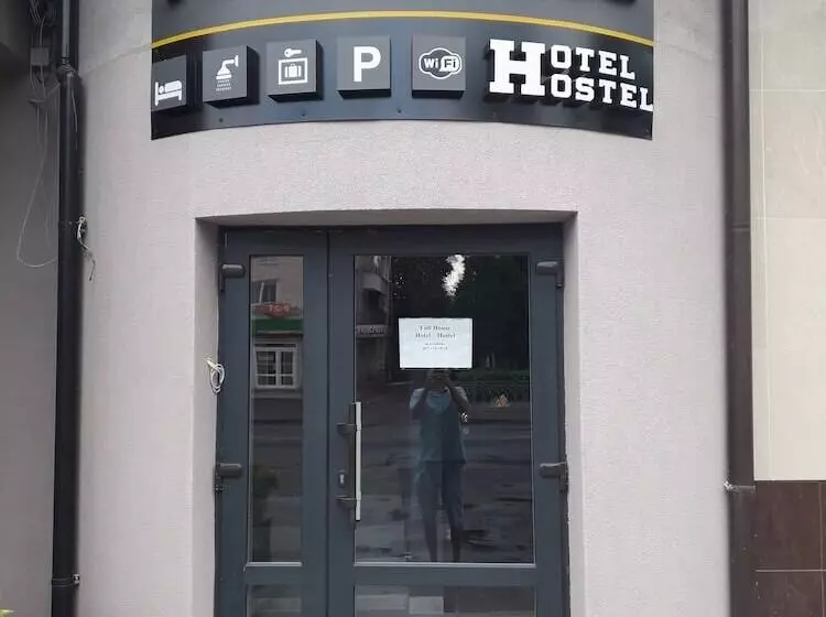 Full House Capsule Hostel