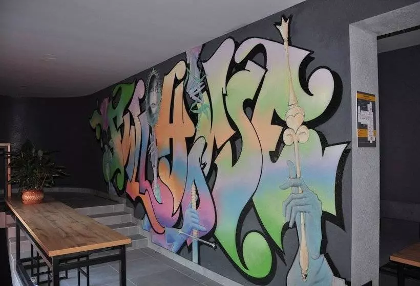 Full House Capsule Hostel