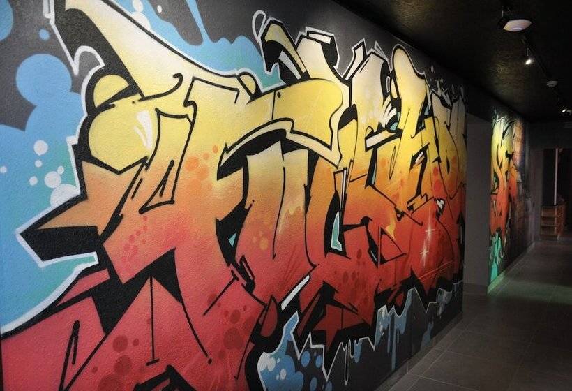 Full House Capsule Hostel