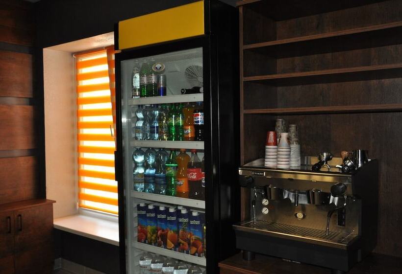 Full House Capsule Hostel