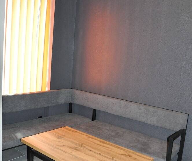 Full House Capsule Hostel