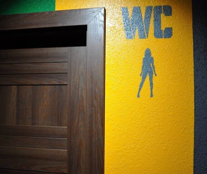 Full House Capsule Hostel