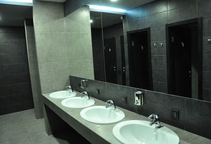 Full House Capsule Hostel