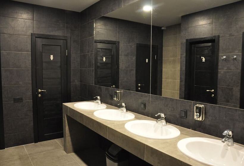 Full House Capsule Hostel