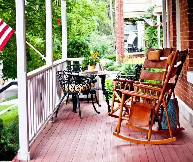 تختخواب و صبحانه Main Street Inn