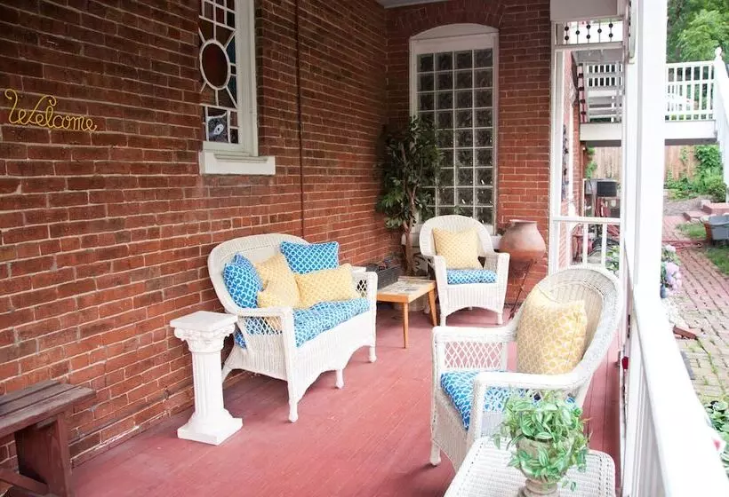 تختخواب و صبحانه Main Street Inn