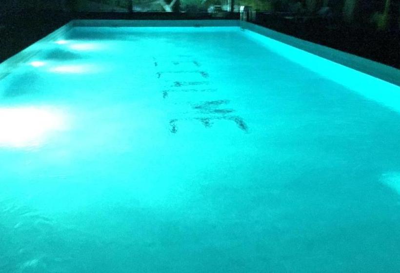 بنسيون Camping & Hôtel Le Calme