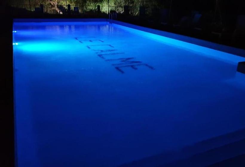 بنسيون Camping & Hôtel Le Calme