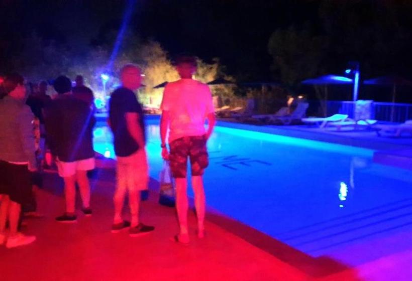 بنسيون Camping & Hôtel Le Calme