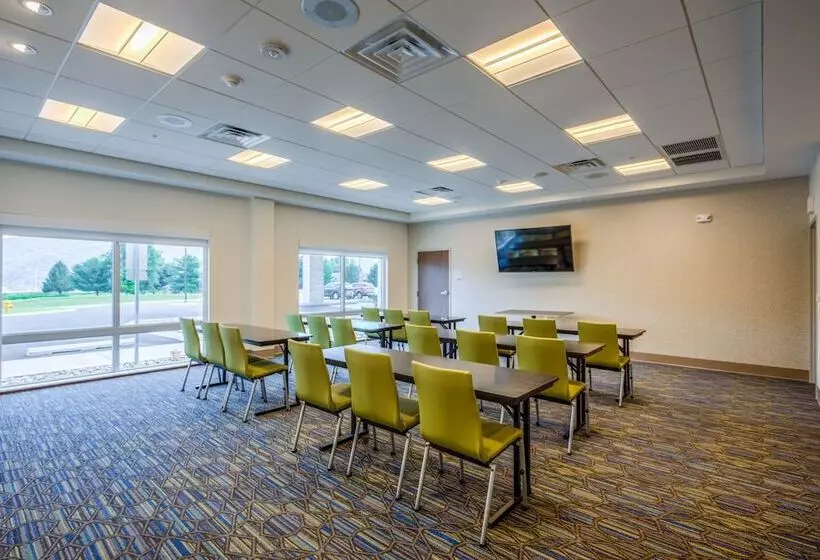 Hotelli Holiday Inn Express & Suites Reedsville   State Coll Area By Ihg