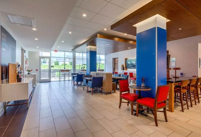 Hotelli Holiday Inn Express & Suites Reedsville   State Coll Area By Ihg
