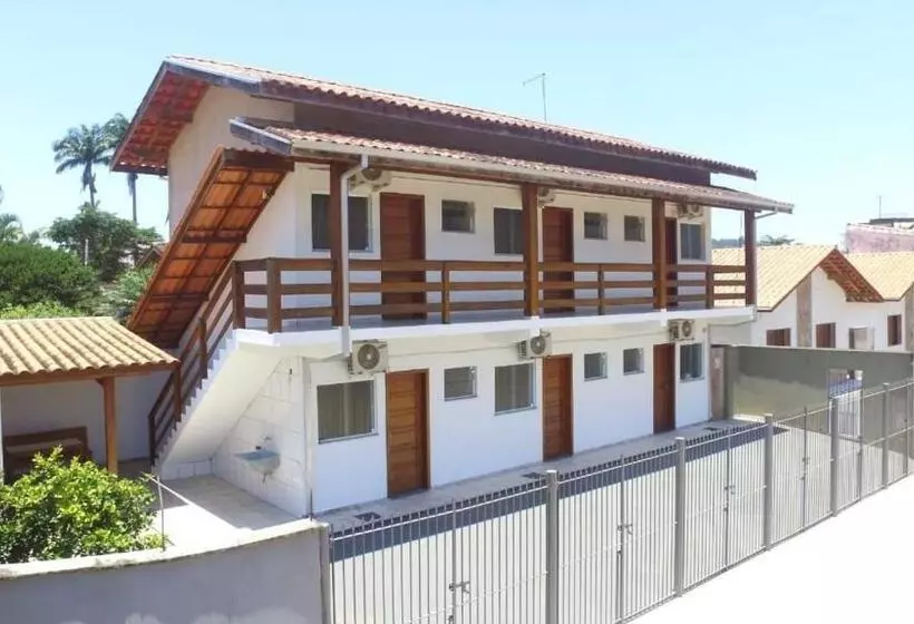 ペンション Suítes Canoas Ubatuba
