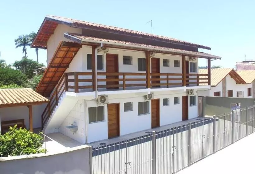 ペンション Suítes Canoas Ubatuba