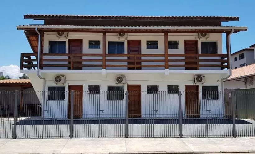 ペンション Suítes Canoas Ubatuba
