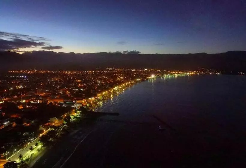 ペンション Suítes Canoas Ubatuba