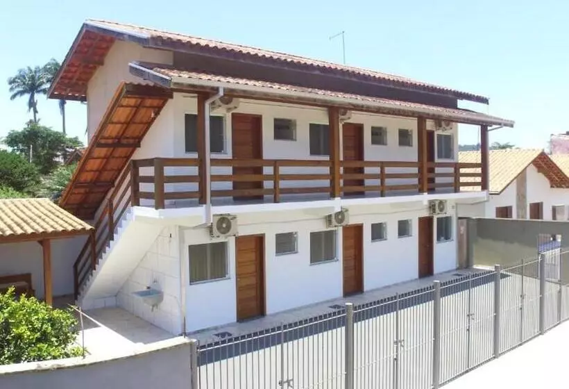 ペンション Suítes Canoas Ubatuba