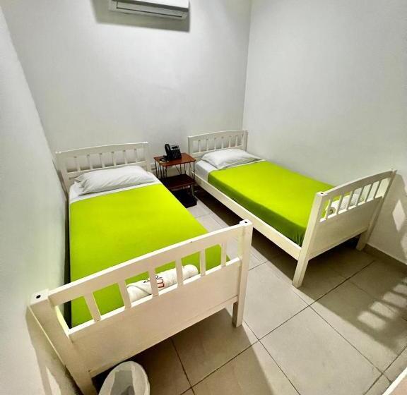 ペンション Hostal Lumar