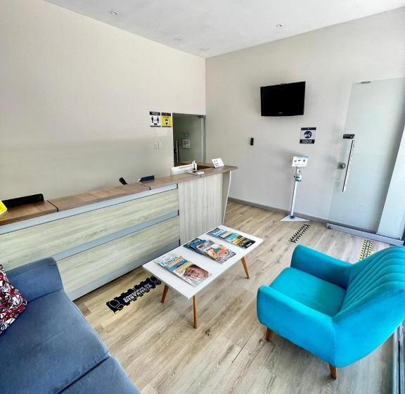 ペンション Hostal Lumar