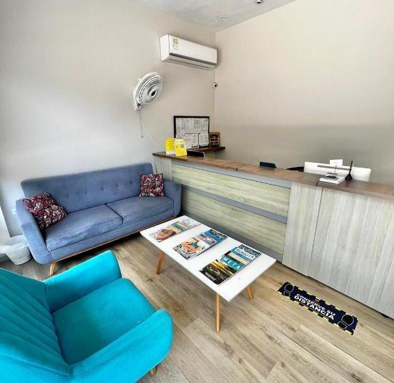 ペンション Hostal Lumar