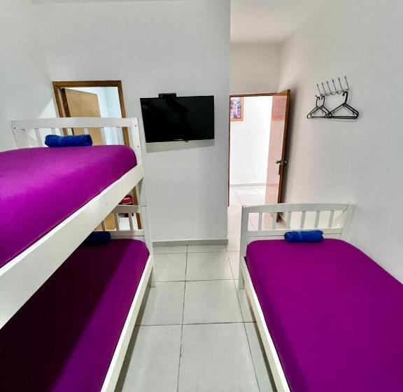 ペンション Hostal Lumar