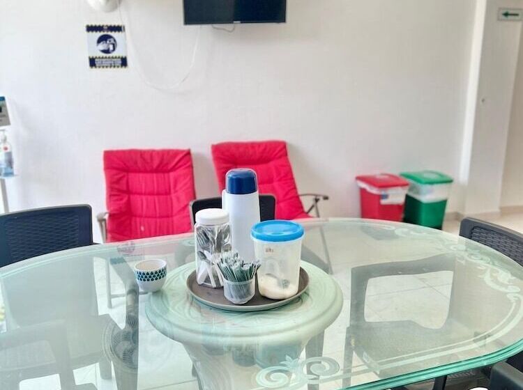 ペンション Hostal Lumar