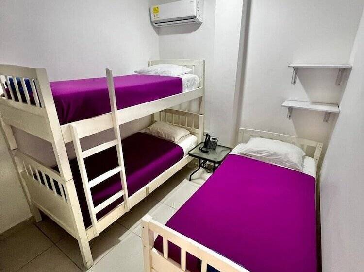 ペンション Hostal Lumar