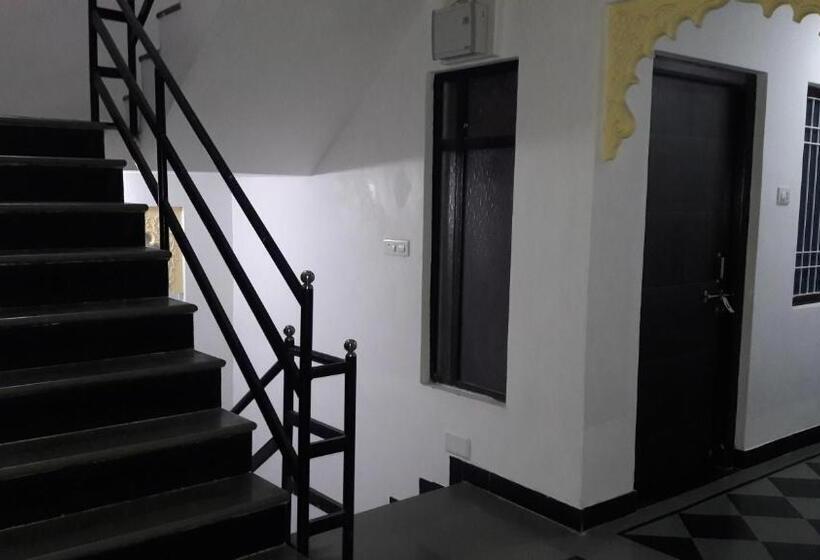 بنسيون Nandini Paying Guest House