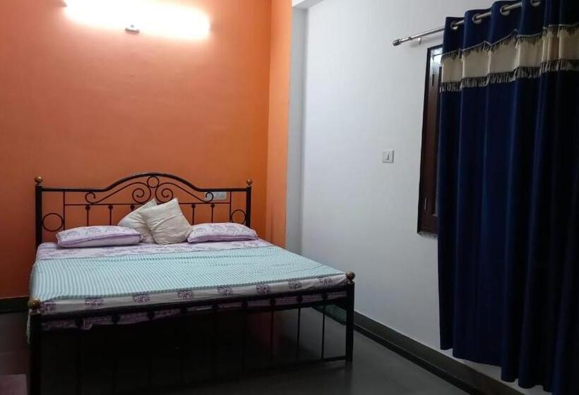 بنسيون Nandini Paying Guest House