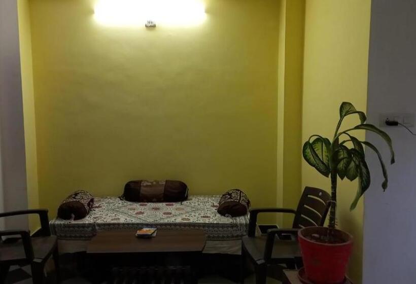 بنسيون Nandini Paying Guest House
