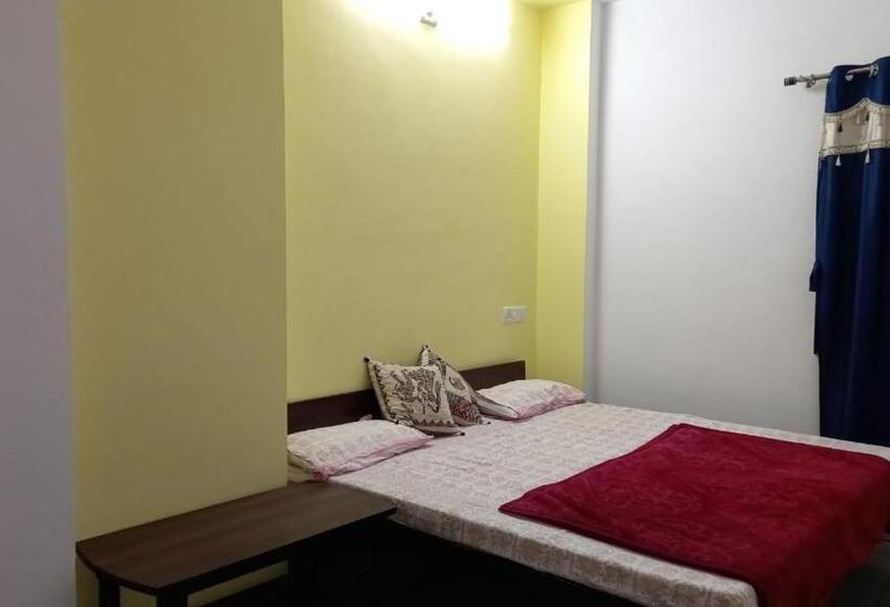 بنسيون Nandini Paying Guest House