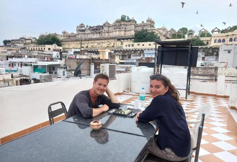 بنسيون Nandini Paying Guest House