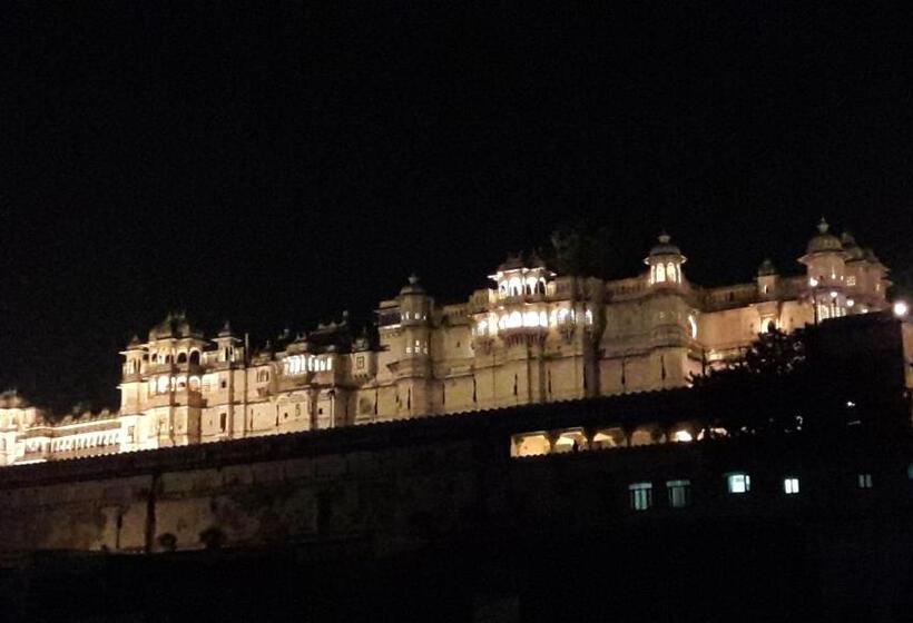 بنسيون Nandini Paying Guest House