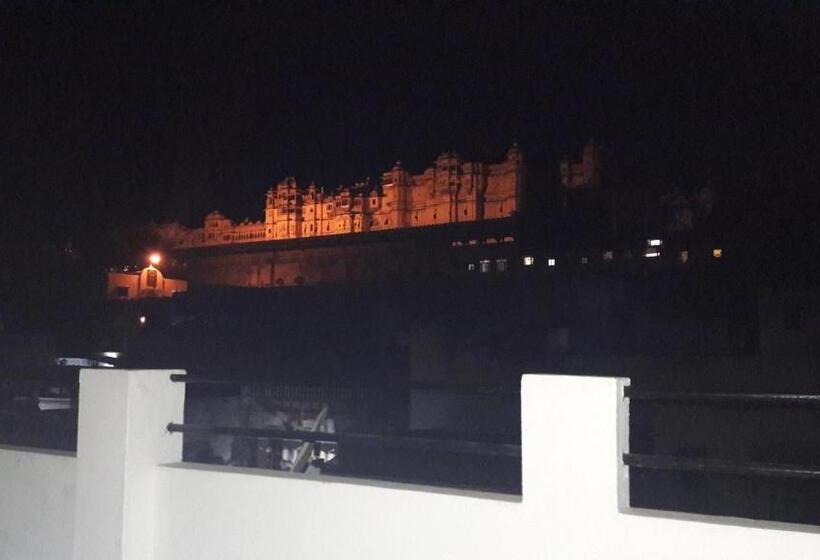 بنسيون Nandini Paying Guest House